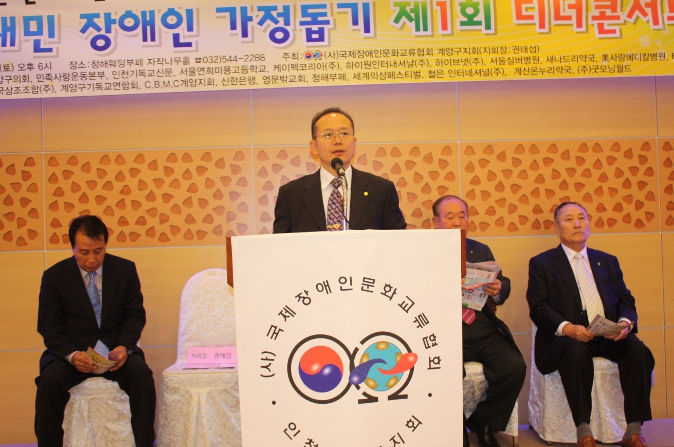 ♥ 사회를 진행하는 권태섭 목사님